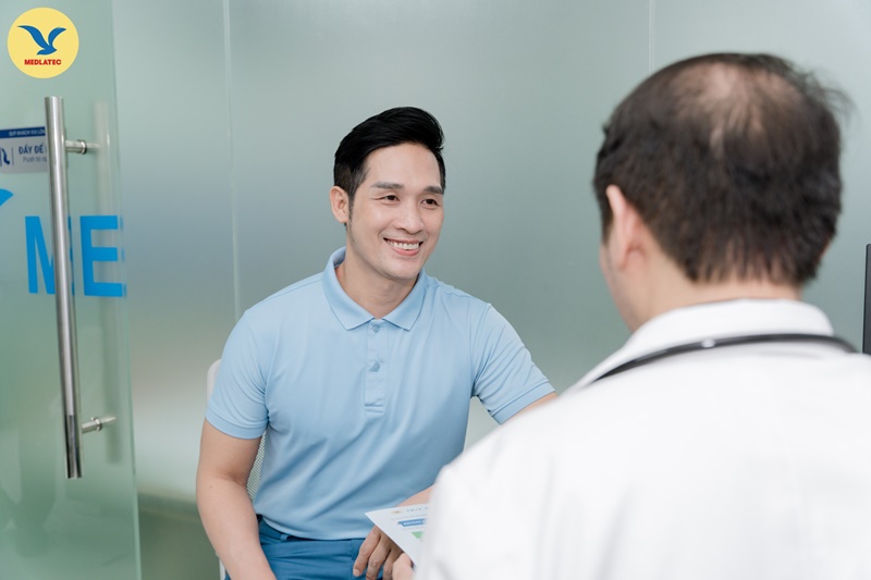 Bạn nên đi khám sớm tại cơ sở y tế uy tín để được khắc phục tình trạng tê bì tay chân