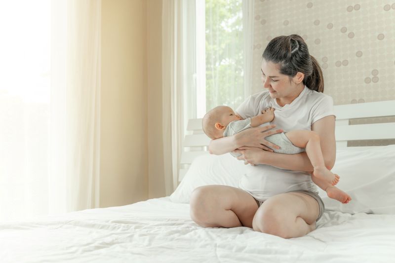 Cho trẻ bú sai kĩ thuật cũng dẫn đến việc trẻ thiếu chất