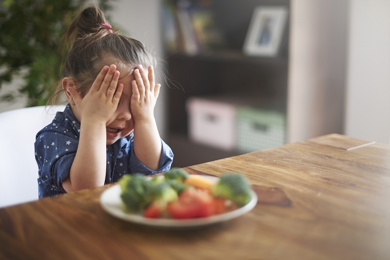 Thiếu kẽm kéo dài có thể khiến trẻ chậm tăng trưởng và biếng ăn. 