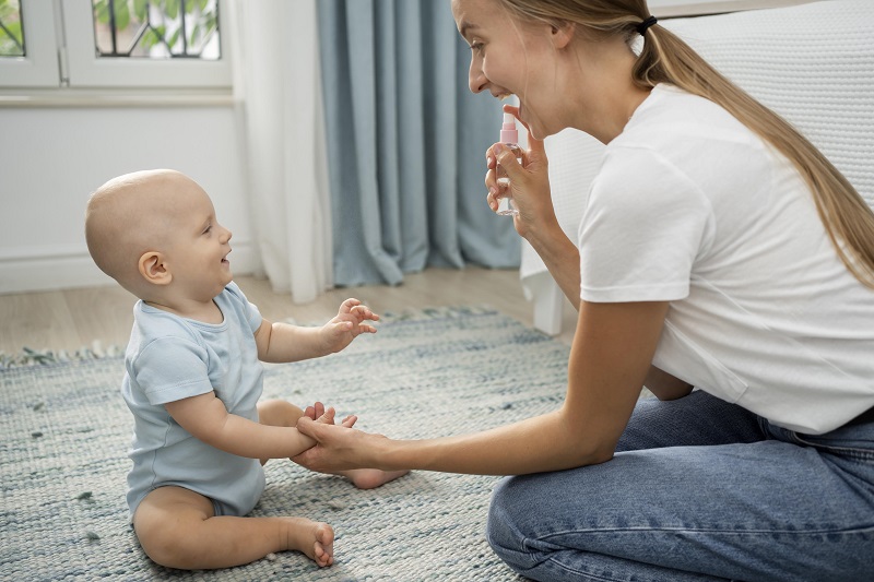 Dạy bé tập nói sớm giúp kích thích sự phát triển của não bộ