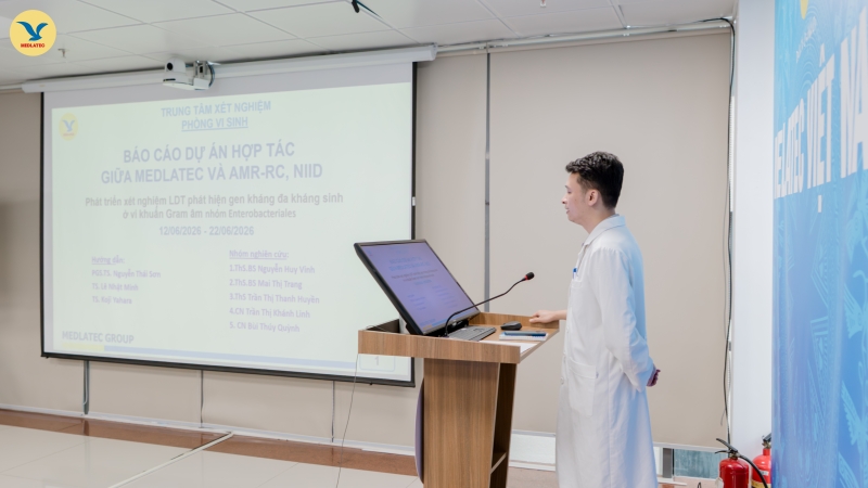 ThS.BS Nguyễn Huy Vinh đại diện nhóm nghiên cứu báo các các kết quả đạt được
