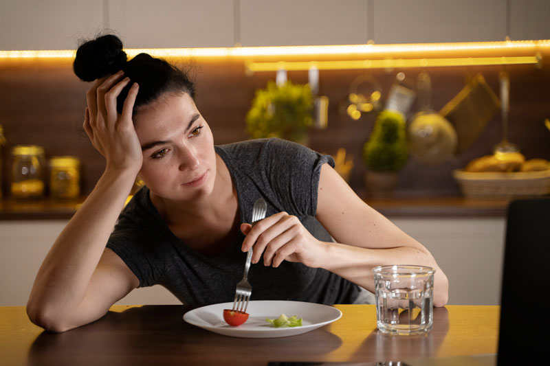Ăn kiêng nghiêm ngặt không tốt cho quá trình sản xuất sữa mẹ sau sinh