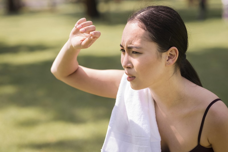 Da thường bị cháy nắng do tiếp xúc quá lâu với ánh nắng mặt trời