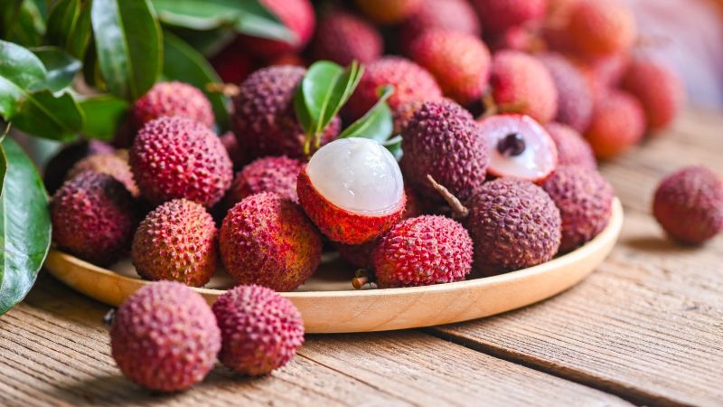 Ăn vải có nổi mụn không là băn khoăn của nhiều người khi ăn 