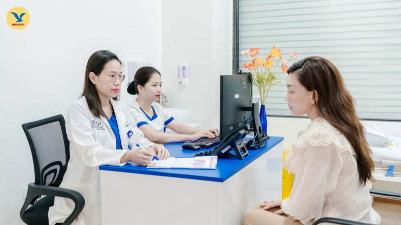Khách hàng đến thăm khám, tầm soát phụ khoa định kỳ tại Hệ thống Y tế MEDLATEC