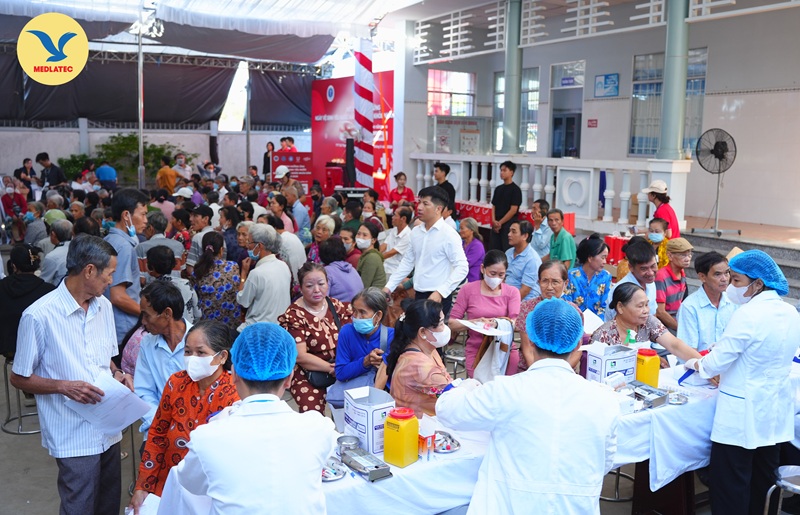 Đông đảo người dân đăng ký và thực hiện thăm khám bệnh miễn phí tại Trạm Y tế xã Thạnh Xuân (TP. Cần Thơ)