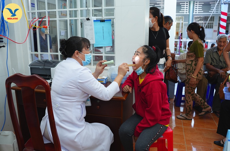 Người dân đến kiểm tra răng hàm mặt 