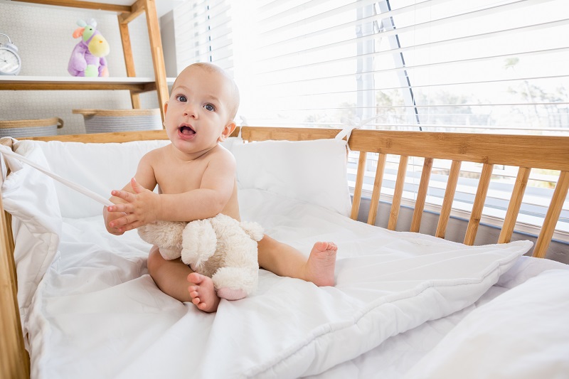 Trẻ cần được ở trong phòng có nhiệt độ 26 - 28 độ C, có độ ẩm phù hợp điều kiện thời tiết
