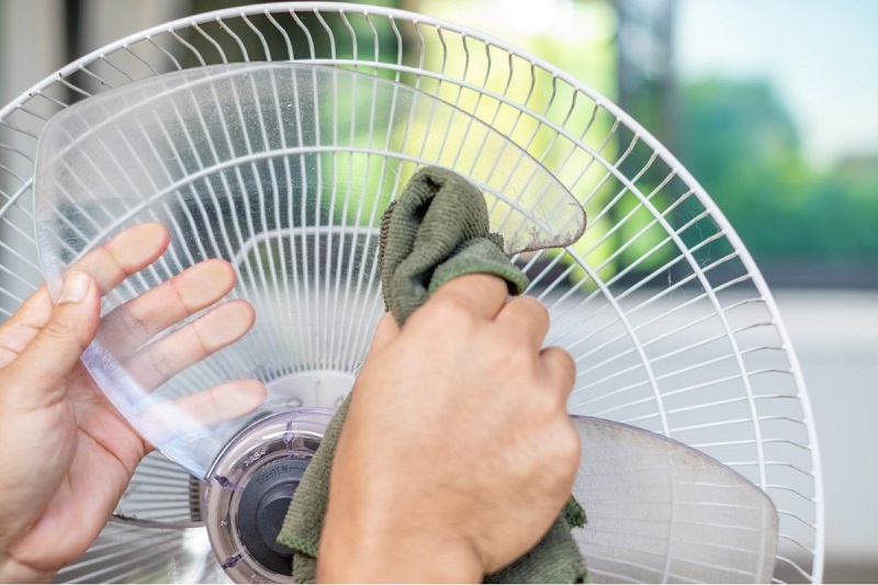 Quạt trong phòng của trẻ cần được vệ sinh định kỳ