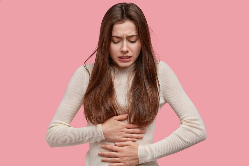 Đau bụng, chướng bụng, buồn nôn, tăng cân nhanh, khó thở và tiểu ít là các triệu chứng của hội chứng quá kích buồng trứng