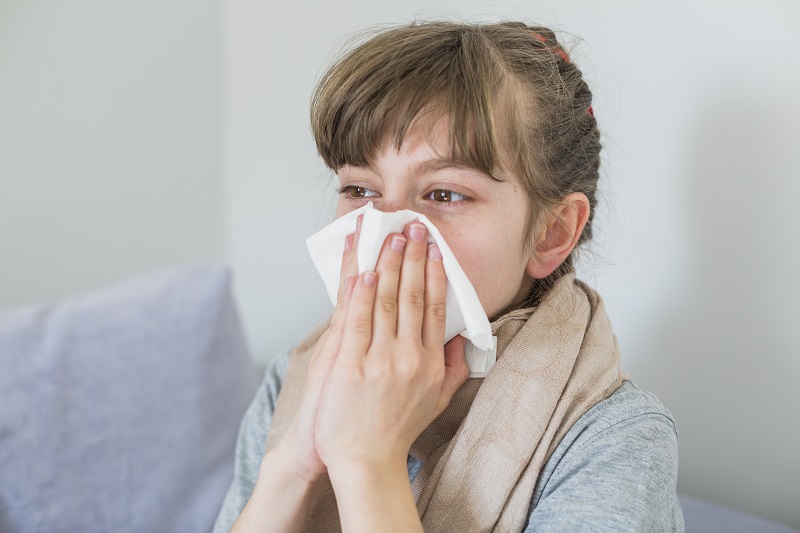 Xịt mũi giúp trẻ giảm bớt sự khó chịu tác nhân gây kích ứng xâm nhập vào khoang mũi