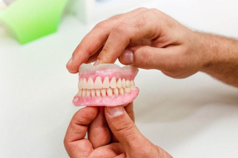 Mỗi loại răng giả tháo lắp sẽ có ưu điểm và nhược điểm riêng