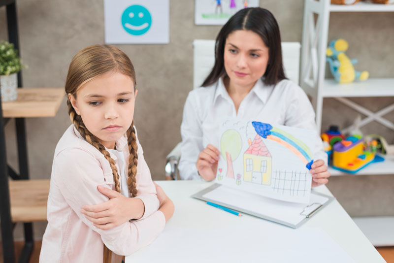 Cha mẹ cần nhận diện và đưa con đi thăm khám từ sớm để có phương án xử trí kịp thời