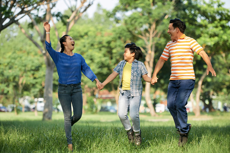 Cha mẹ nên quan tâm đến con trẻ nhiều hơn để tăng cường kết nối gia đình