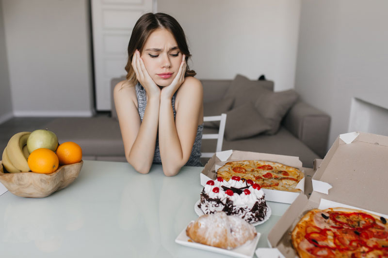 Nếu làm xét nghiệm đường huyết hoặc mỡ máu, bạn cần nhịn ăn trước ít nhất 8 tiếng