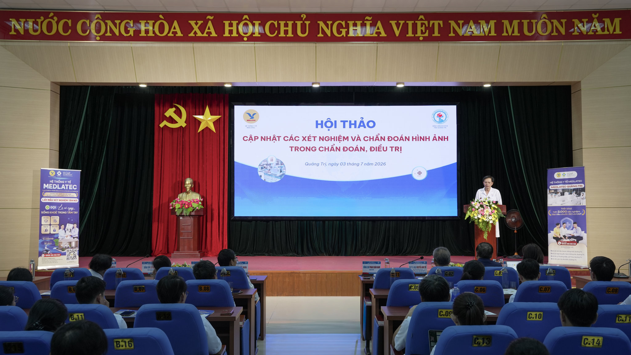 BSCKII. Phan Xuân Nam - Giám đốc Bệnh viện Đa khoa tỉnh Quảng Trị phát biểu khai mạc hội thảo