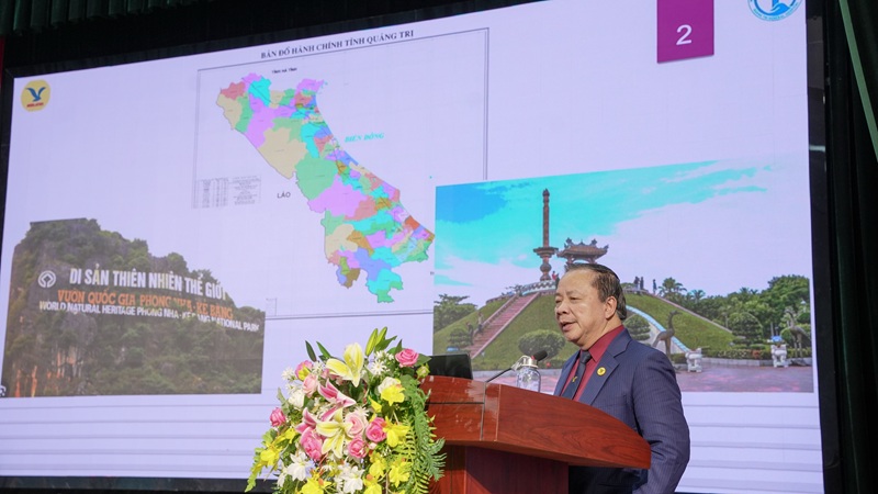 PGS.TS.BSCC Nguyễn Quốc Dũng - Giám đốc Trung tâm Chẩn đoán hình ảnh trình bày báo cáo chuyên môn tại hội thảo