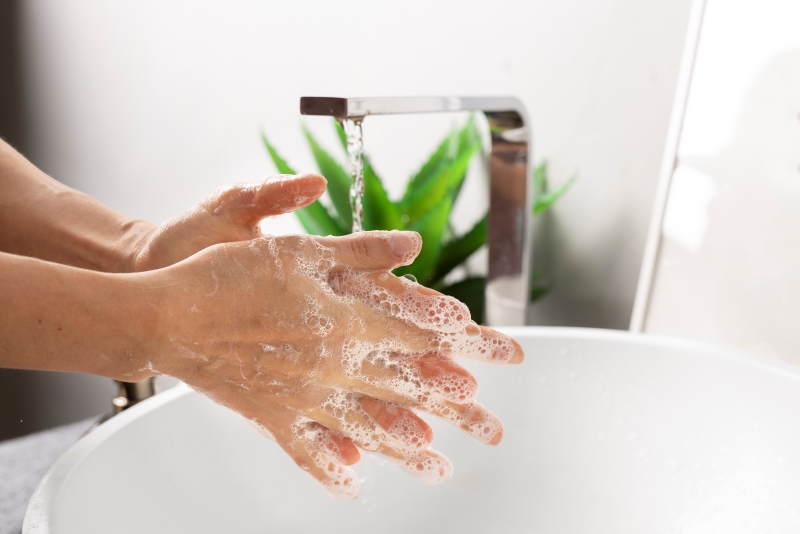 Bạn đọc cần nhanh chóng vệ sinh bề mặt tiếp xúc với tác nhân gây dị ứng
