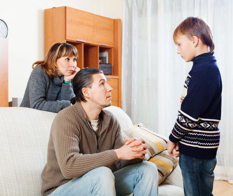 Cha mẹ cần giữ thái độ bình tĩnh khi giao tiếp với trẻ