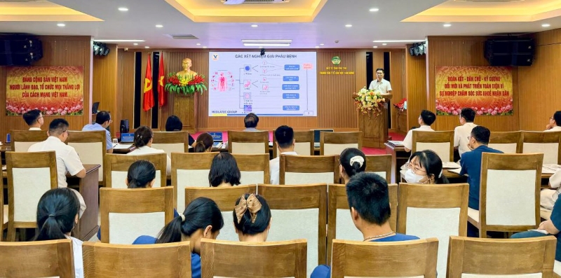 ThS.BSNT Trương Quốc Thanh - Giám đốc Trung tâm Giải phẫu bệnh MEDLATEC trình bày báo cáo “Vai trò của xét nghiệm trong thực hành lâm sàng bệnh lý ung thư”