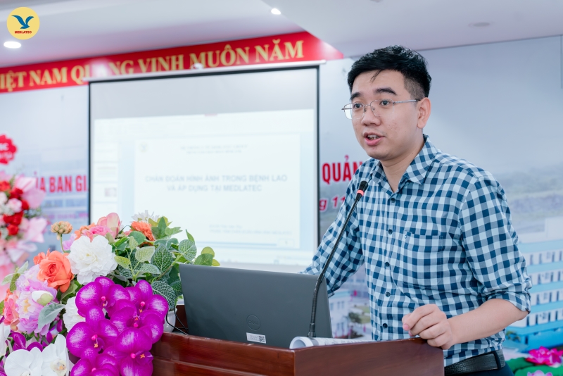 BSCKI. Trần Văn Thụ - Phó Giám đốc Trung tâm Chẩn đoán hình ảnh MEDLATEC trình bày báo cáo “Chẩn đoán hình ảnh trong bệnh lao và áp dụng tại MEDLATEC”