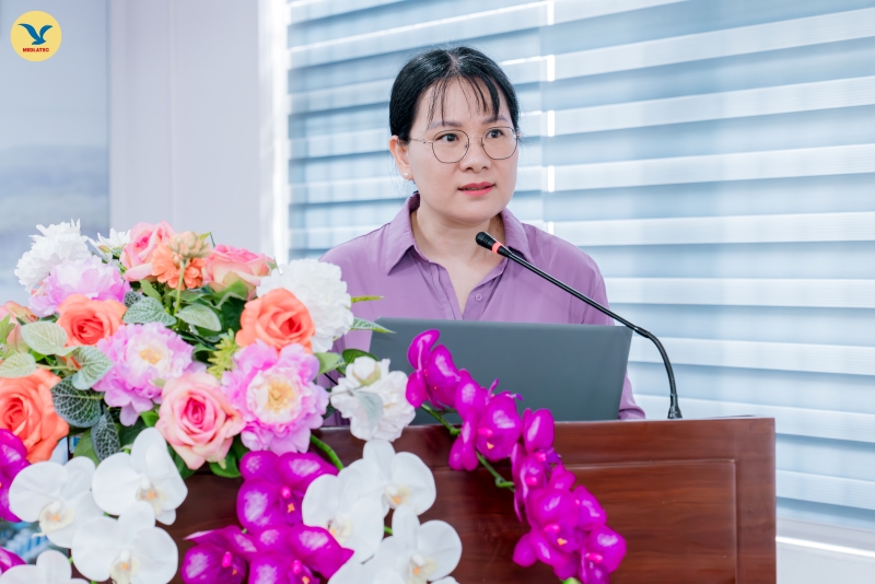 ThS.BS Nguyễn Thị Hồng Nga - Trung tâm Giải phẫu bệnh trình bày báo cáo “Giá trị của Tumor marker và giải phẫu bệnh trong chẩn đoán và điều trị ung thư phổi”