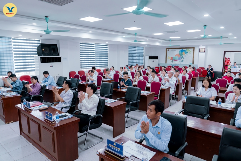 Toàn cảnh hội thảo khoa học với chủ đề: “Cập nhật xét nghiệm trong chẩn đoán và điều trị bệnh lý về phổi” do Hệ thống Y tế MEDLATEC phối hợp cùng Bệnh viện Phổi Quảng Ninh tổ chức 