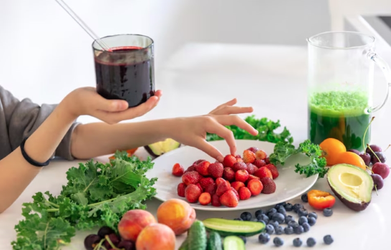 Người sử dụng thuốc chống đông nên duy trì lượng rau xanh ổn định thay vì kiêng hoàn toàn thực phẩm chứa vitamin K