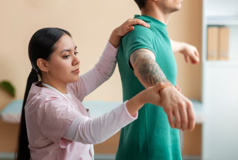 Phối hợp vật lý trị liệu với điều trị nội khoa hỗ trợ cải thiện chức năng khớp vai hiệu quả