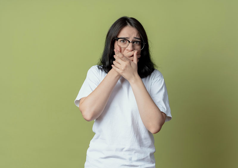 Lưỡi và nướu có thể bị tổn thương, sưng viêm khi bị nấm