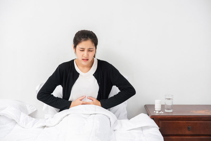 Đau bụng là một trong số những tác dụng phụ thường gặp ở người dùng thuốc Katrypsin