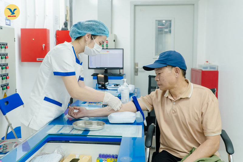 Thăm khám và thực hiện xét nghiệm kiểm tra nồng độ acid uric máu định kỳ tại Hệ thống Y tế MEDLATEC