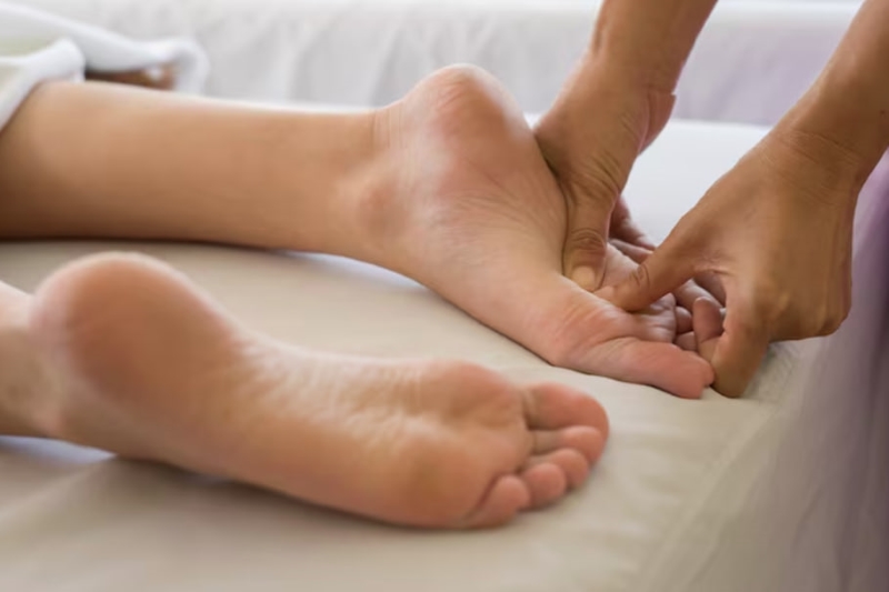 Day ấn huyệt là cách thực hiện dễ dàng và được sử dụng rộng rãi nhất