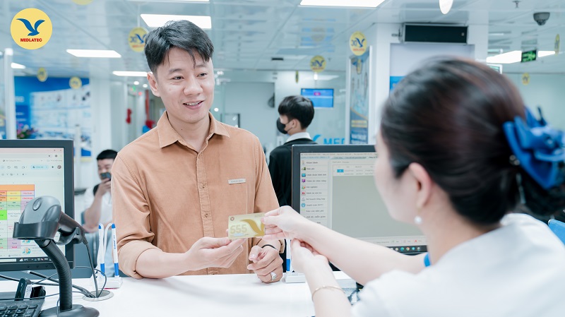 Thăm khám chuyên khoa giúp xác định nguyên nhân gây đau nhức cánh tay và lựa chọn hướng điều trị phù hợp. 