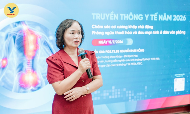 PGS.TS.BSCC Nguyễn Mai Hồng - Chuyên gia Cơ xương khớp của Hệ thống Y tế MEDLATEC trình bày báo cáo chuyên môn tại hội thảo