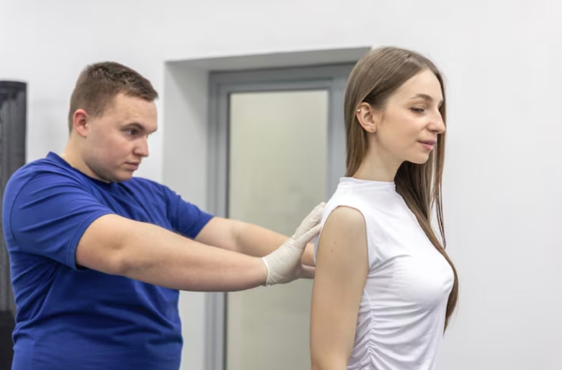 Chẩn đoán rách cơ vai thường kết hợp khám lâm sàng với các kỹ thuật chẩn đoán hình ảnh