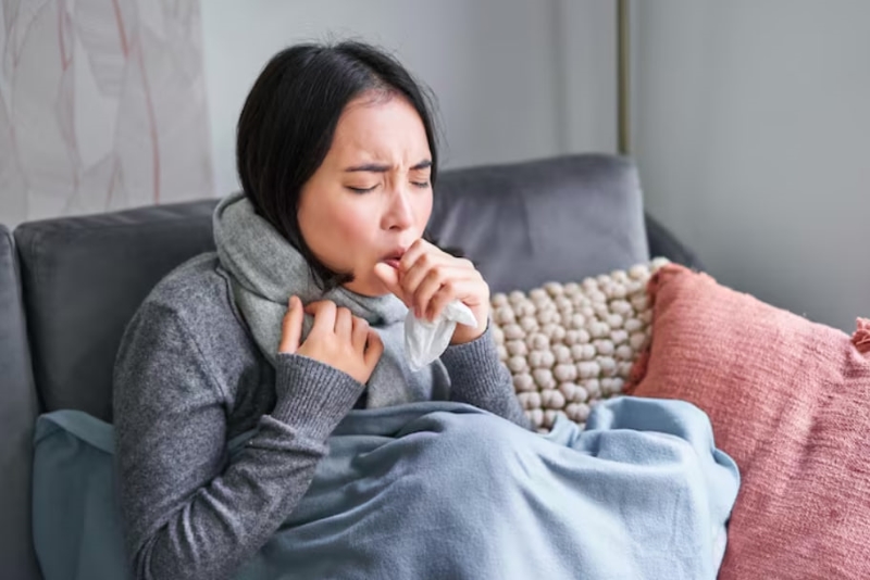Mẹ bị ho nên kết hợp dinh dưỡng hợp lý và các biện pháp phòng lây bệnh khi chăm sóc trẻ