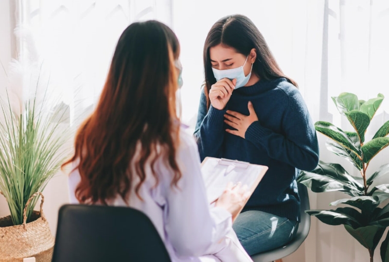Mẹ đang cho con bú chỉ nên dùng thuốc điều trị ho theo hướng dẫn của bác sĩ