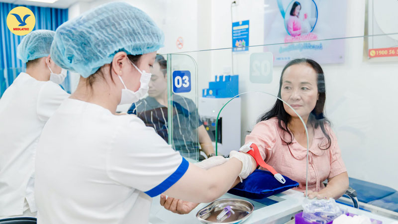 Bạn nên thăm khám tại các cơ sở y tế uy tín để được bác sĩ tư vấn điều trị