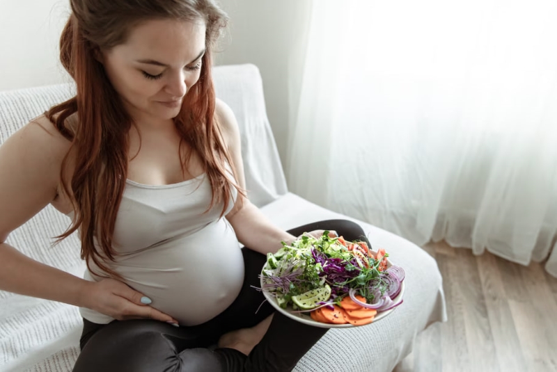 Điều chỉnh chế độ dinh dưỡng là một trong những cách khắc phục dư nước ối