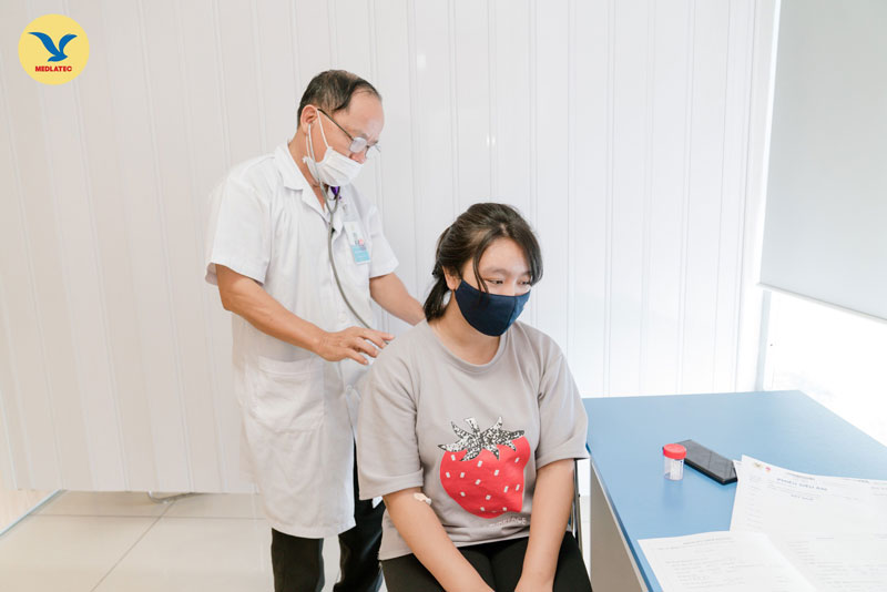 Người bệnh cần tái khám để bác sĩ theo dõi và xác định bệnh đã khỏi hoàn toàn hay chưa
