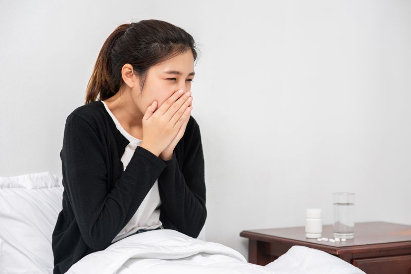 Trong quá trình dùng thuốc người bệnh có thể gặp phải tác dụng phụ buồn nôn, đầy bụng