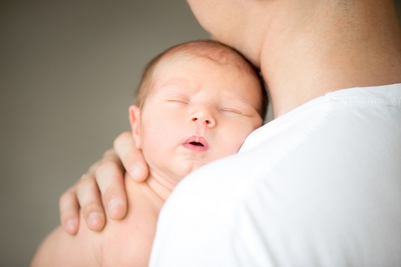 Trẻ được vỗ ợ hơi đúng cách sẽ cảm thấy dễ chịu, ngủ ngon giấc hơn
