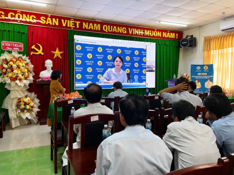 ThS.BSCKII Trịnh Thị Nga trình bày báo cáo “Cận lâm sàng trong chẩn đoán và điều trị bệnh lý cơ xương khớp”