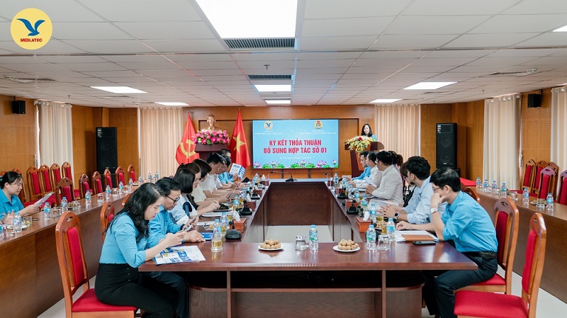Toàn cảnh Lễ ký kết Thỏa thuận bổ sung hợp tác số 01 giữa Công đoàn KH&CN Việt Nam với Hệ thống Y tế MEDLATEC