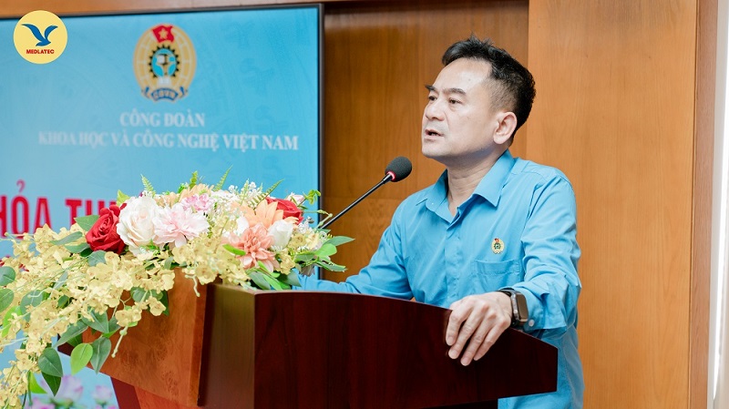 Ông Nguyễn Văn Quyết - Phó Tổng Giám đốc, Chủ tịch Công đoàn MEDLATEC GROUP chia sẻ tại buổi lễ