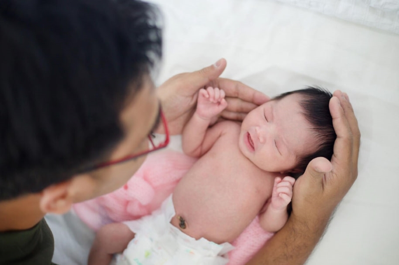 Vệ sinh rốn đúng cách giúp phòng ngừa nhiễm trùng