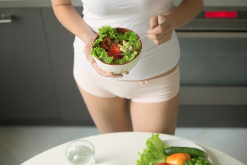 Duy trì chế độ sinh hoạt lành mạnh là cách giúp hạn chế tình trạng nặng bụng dưới 