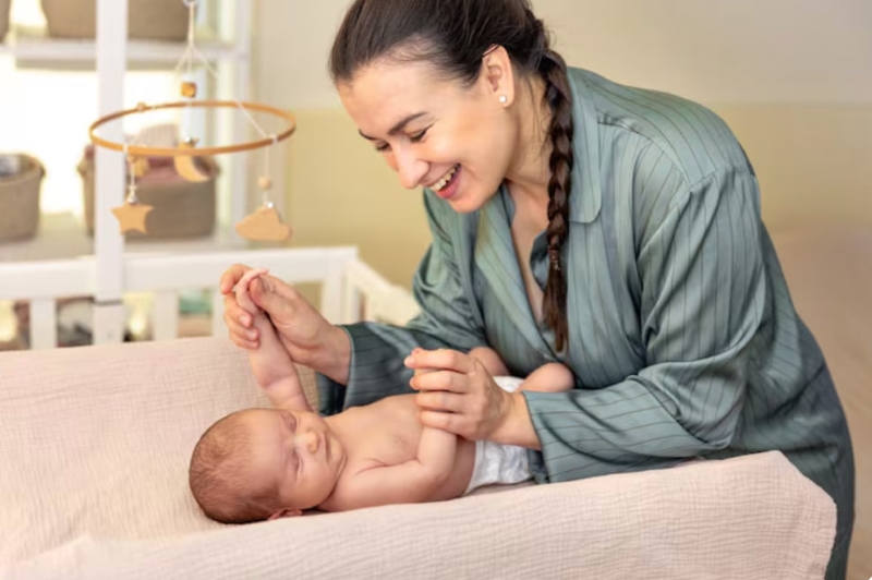 Cha mẹ có thể sử dụng dầu tràm khi tắm cho bé 
