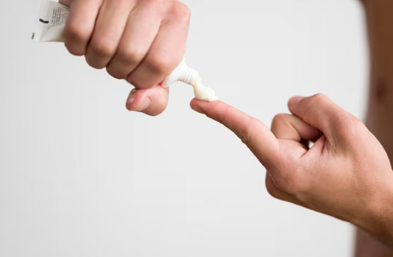 Việc bôi thuốc Gentrisone vào vùng kín có thể gây ra nhiều rủi ro